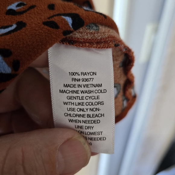 Women's A New Approach Pull over Leopard Print Blouse XL Elastic Cuff - Picture 6 of 10